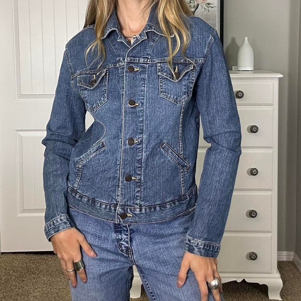 Early 2000s classic vintage Levi's blue denim jacket
